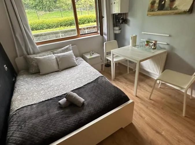 Spacious With Relaxing View Privatunterkunft